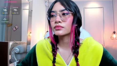 Azura online show from January 10, 8:37 pm