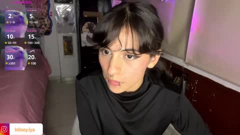 Snapshot of b0nnie_h0ney chatting on February 12, 12:05 am Lyanna online show from February 12, 12:05 am