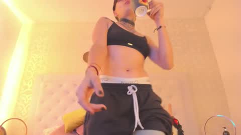Snapshot of b3k_afrodict chatting on September 25, 1:04 pm Anny online show from September 25, 1:04 pm