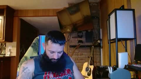 Snapshot of b713htx chatting on April 29, 8:29 am Miguel online show from April 29, 8:29 am