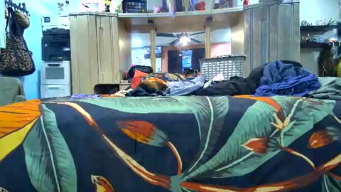 Snapshot of b_ready772 chatting on July 2, 6:41 am b_ready772 online show from July 2, 6:41 am