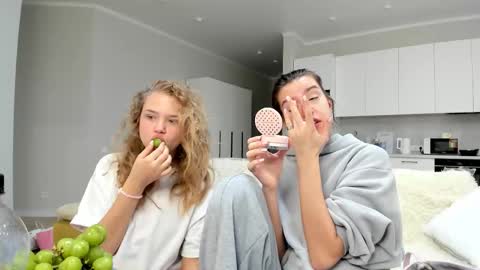 Snapshot of bab_boom chatting on October 25, 1:02 am Monica online show from October 25, 1:02 am