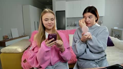 Snapshot of bab_boom chatting on October 26, 1:44 am Monica online show from October 26, 1:44 am