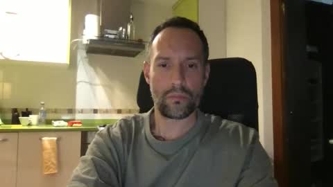 Snapshot of babakeror chatting on May 18, 10:04 pm BKR online show from May 18, 10:04 pm