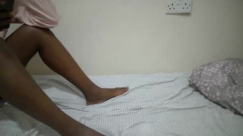 Shee online show from December 2, 6:30 am