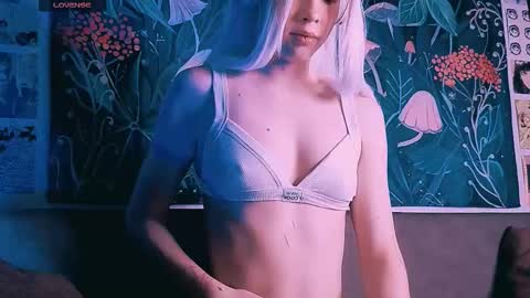 Snapshot of babe_moister chatting on September 16, 7:53 am babe_moister online show from September 16, 7:53 am