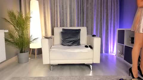 Snapshot of babeinblush chatting on September 18, 4:03 am Lisa online show from September 18, 4:03 am