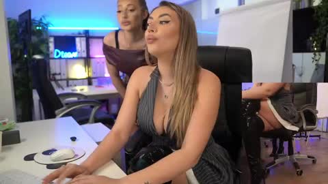 Olivia and Lexi online show from April 22, 4:59 am