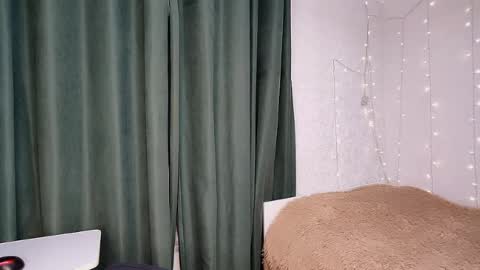 Alis online show from April 14, 5:52 pm