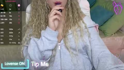 Debora online show from February 25, 9:35 pm