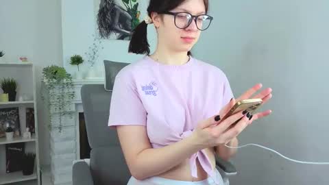 Evalena maybe just Eva online show from February 10, 9:02 am