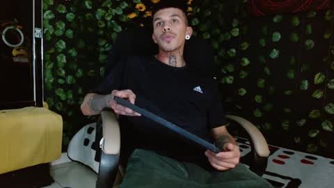 Snapshot of baby_gio chatting on December 4, 1:58 am OF GxoXabs online show from December 4, 1:58 am