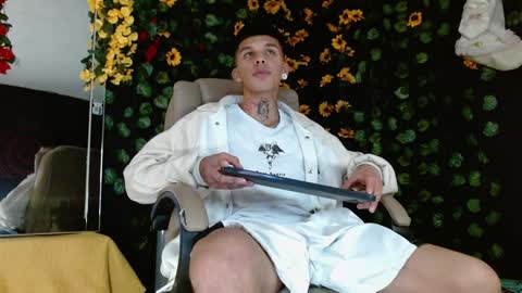 Snapshot of baby_gio chatting on December 15, 2:08 am OF GxoXabs online show from December 15, 2:08 am