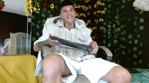 Snapshot of baby_gio chatting on December 16, 12:48 am OF GxoXabs online show from December 16, 12:48 am