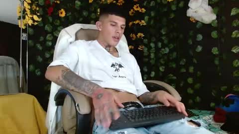 Snapshot of baby_gio chatting on December 16, 3:51 am OF GxoXabs online show from December 16, 3:51 am