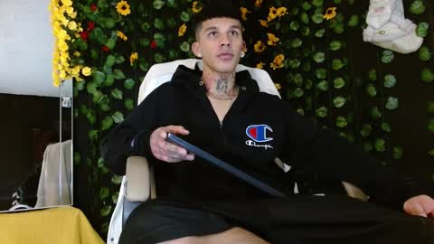 Snapshot of baby_gio chatting on December 18, 6:32 am OF GxoXabs online show from December 18, 6:32 am