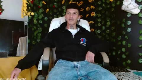 Snapshot of baby_gio chatting on December 19, 9:17 pm OF GxoXabs online show from December 19, 9:17 pm