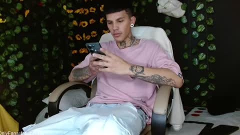 Snapshot of baby_gio chatting on December 20, 5:18 pm OF GxoXabs online show from December 20, 5:18 pm