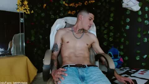 Snapshot of baby_gio chatting on December 22, 8:36 pm OF GxoXabs online show from December 22, 8:36 pm