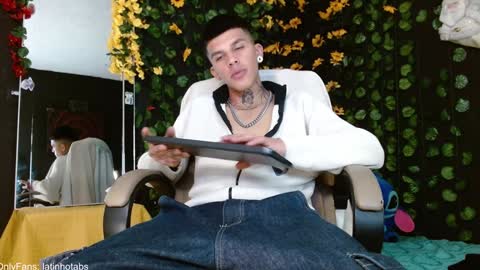 Snapshot of baby_gio chatting on December 24, 4:30 pm OF GxoXabs online show from December 24, 4:30 pm