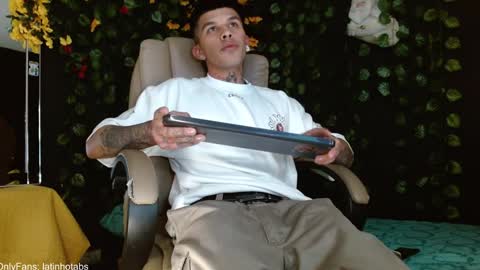 Snapshot of baby_gio chatting on December 26, 1:07 am OF GxoXabs online show from December 26, 1:07 am