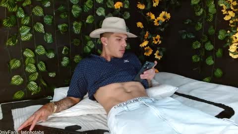 Snapshot of baby_gio chatting on January 17, 12:10 pm OF GxoXabs online show from January 17, 12:10 pm