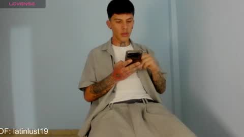 Snapshot of baby_gio chatting on August 6, 3:30 am OF GxoXabs online show from August 6, 3:30 am