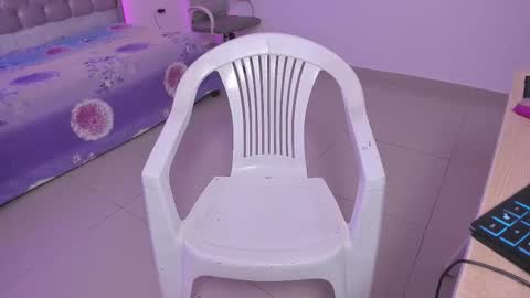 Snapshot of baby_glow01 chatting on November 7, 1:00 pm baby_glow01 online show from November 7, 1:00 pm