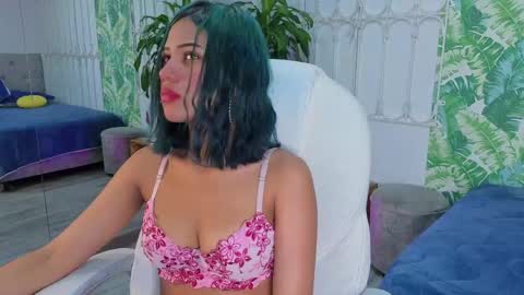 Snapshot of baby_julieta00 chatting on May 13, 4:21 am Julieta online show from May 13, 4:21 am