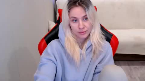 baby_kitte online show from December 9, 9:39 am