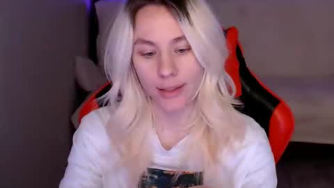 baby_kitte online show from December 11, 6:36 am