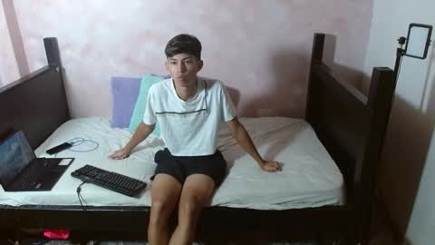 Snapshot of baby_noaht chatting on May 4, 12:23 pm baby_noaht online show from May 4, 12:23 pm