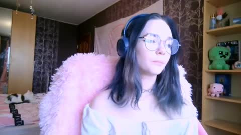 Alice online show from April 28, 8:52 am