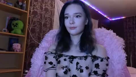 Snapshot of baby_onface chatting on June 16, 6:32 pm Alice online show from June 16, 6:32 pm
