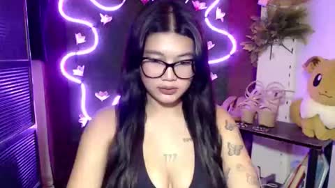 mae online show from November 6, 5:14 pm