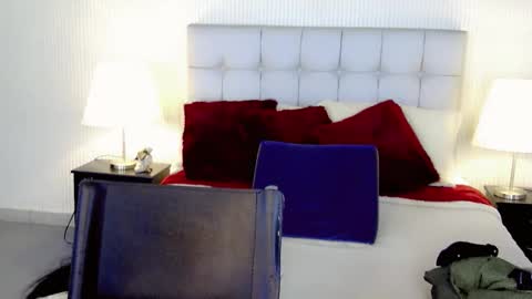 KENDALL online show from October 6, 7:11 pm