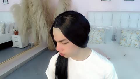 KENDALL online show from October 19, 7:25 pm