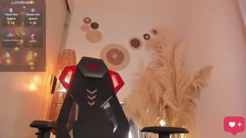 FOLLOW ME  online show from December 3, 3:03 am