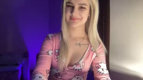 babyangell19 online show from March 9, 9:19 pm