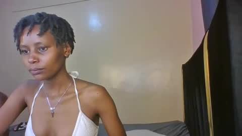Snapshot of babybrown20 chatting on April 26, 3:15 am babybrown online show from April 26, 3:15 am