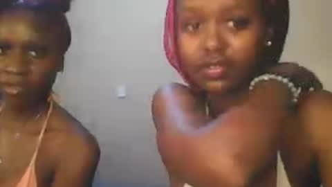 Snapshot of babybrown20 chatting on June 15, 4:25 am babybrown online show from June 15, 4:25 am