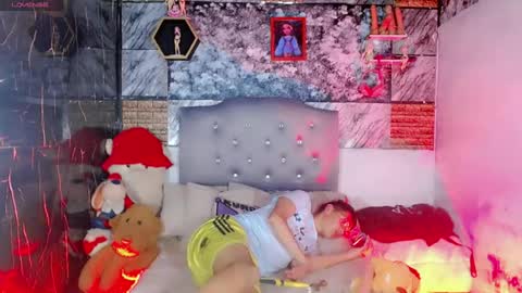 Snapshot of babycharol01 chatting on June 19, 6:18 am babycharol01 online show from June 19, 6:18 am