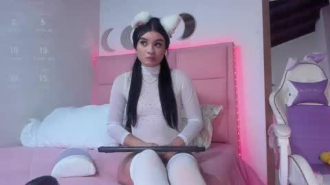 Snapshot of babydollvibes chatting on November 10, 6:40 pm mia online show from November 10, 6:40 pm