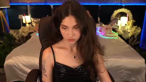 Snapshot of babyflowerr chatting on June 17, 6:53 pm Sasha online show from June 17, 6:53 pm