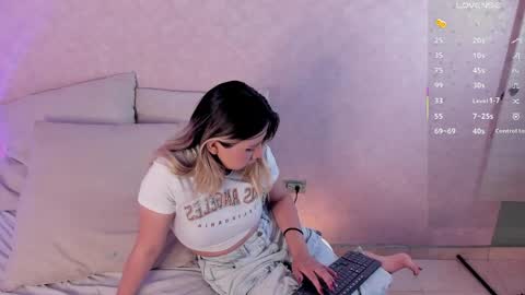 babyfoxxx_ online show from April 9, 12:10 pm