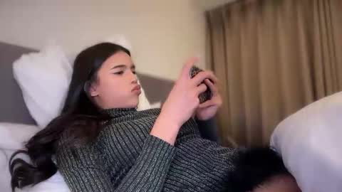 babysabrinaxx online show from December 15, 8:40 am