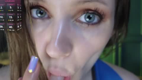 Chloe online show from January 1, 3:24 pm