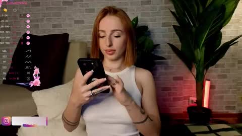 Snapshot of babyyyluna chatting on September 11, 2:11 am BabyyyLuna online show from September 11, 2:11 am