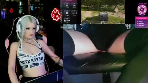 Snapshot of badd0ll chatting on June 25, 2:21 pm badd0ll online show from June 25, 2:21 pm
