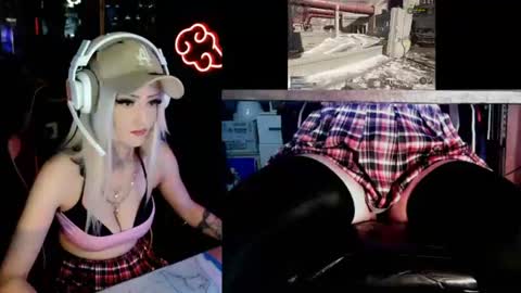 Snapshot of badd0ll chatting on July 4, 2:01 pm badd0ll online show from July 4, 2:01 pm